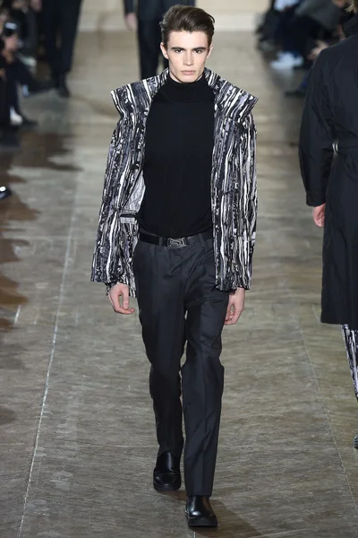 Look 19